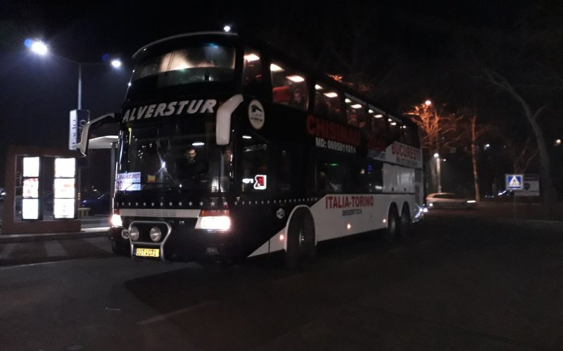 De ce tot mai mulți aleg autocarul în locul avionului?
